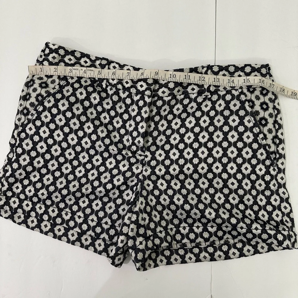 Ann Taylor LOFT Women’s Size 4  Black Silver Shorts Geometric Floral Print - Picture 6 of 8